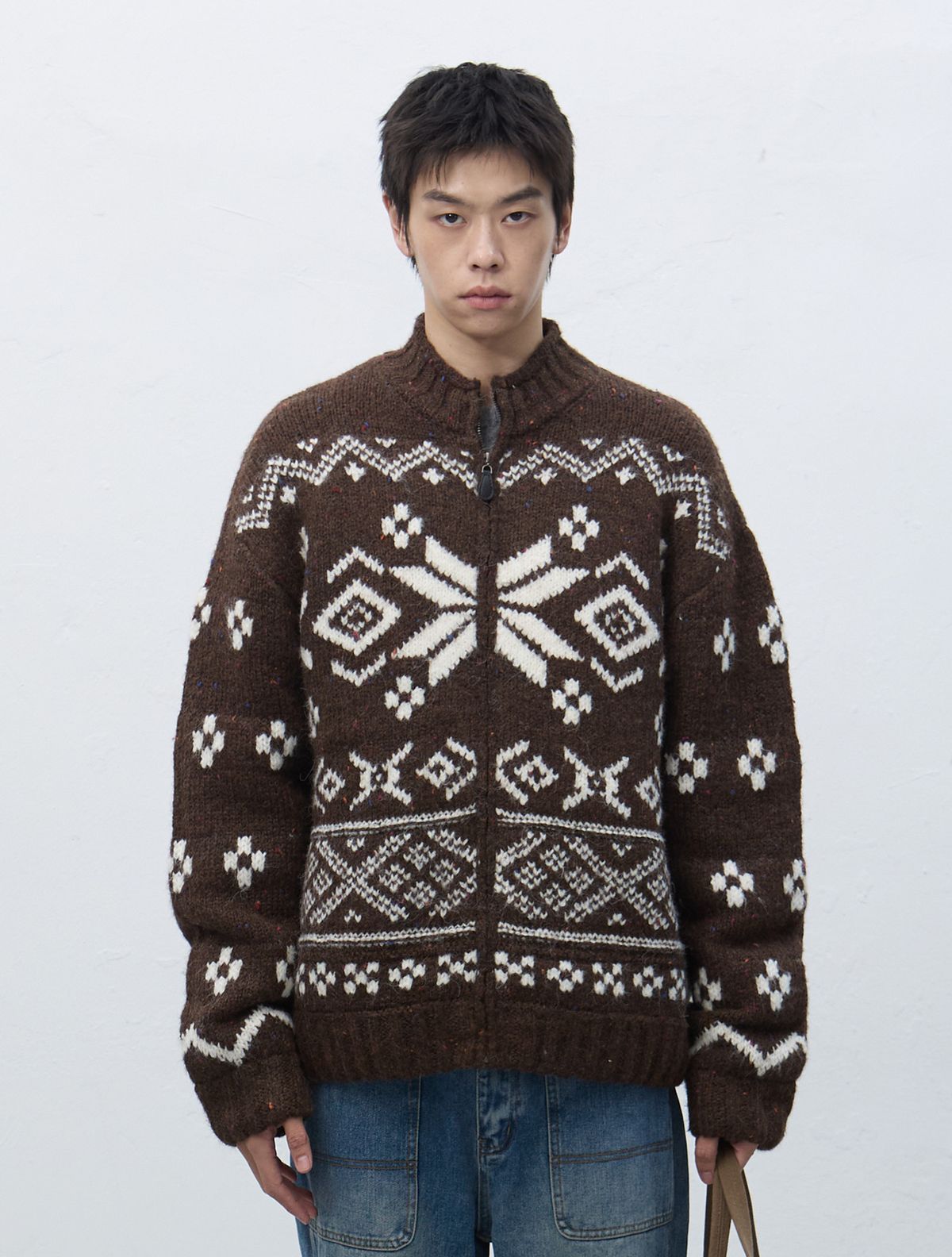 제너럴아이디어(GENERALIDEA) UNISEX 하이넥 노르딕 집업 가디건 [BROWN] / SBE4U04017