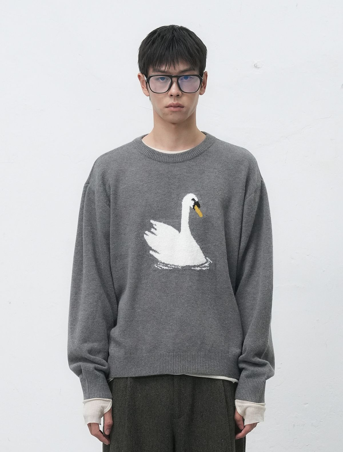 제너럴아이디어(GENERALIDEA) UNISEX 스완 자카드 니트 풀오버 [CHARCOAL] / SBE4U05015