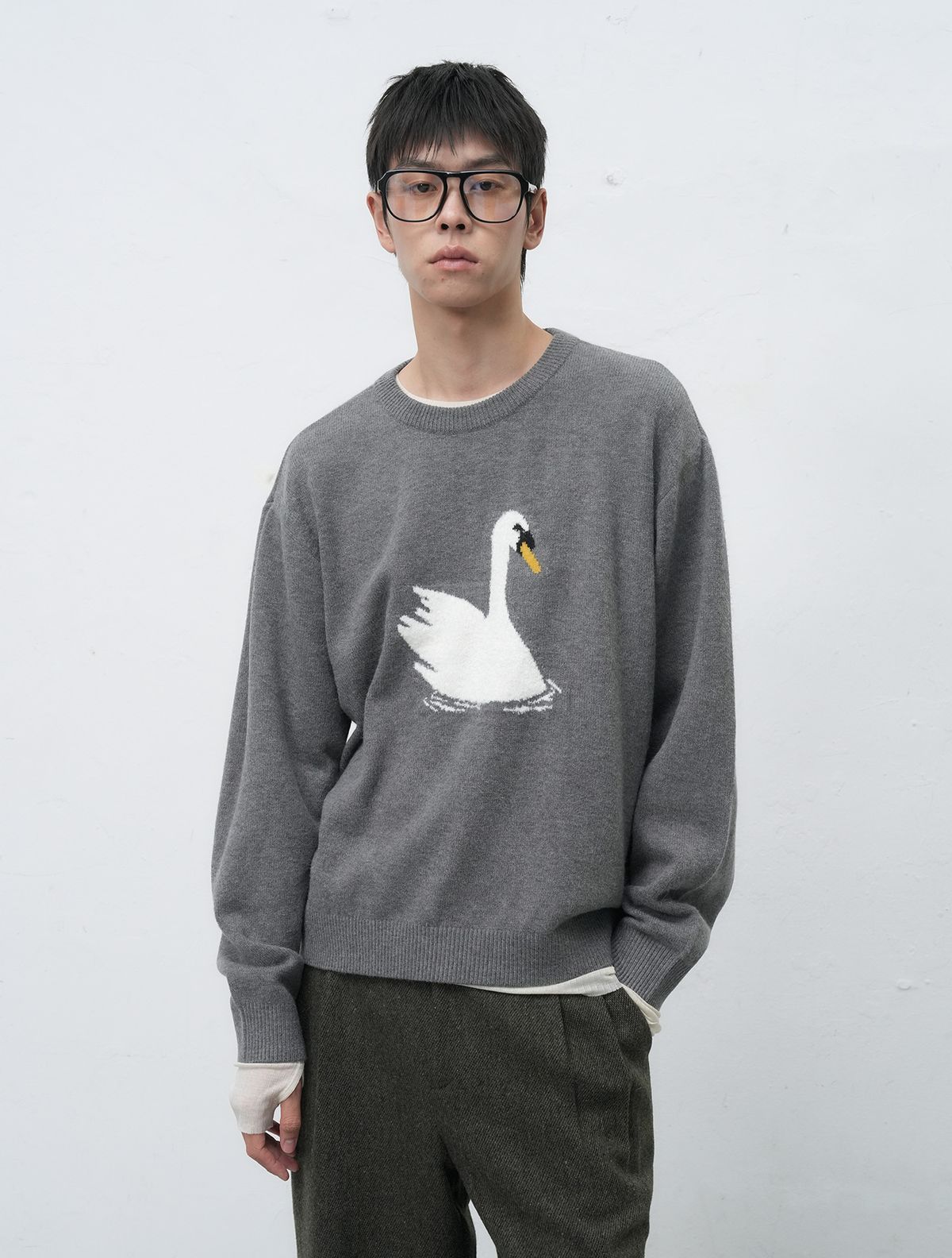제너럴아이디어(GENERALIDEA) UNISEX 스완 자카드 니트 풀오버 [CHARCOAL] / SBE4U05015