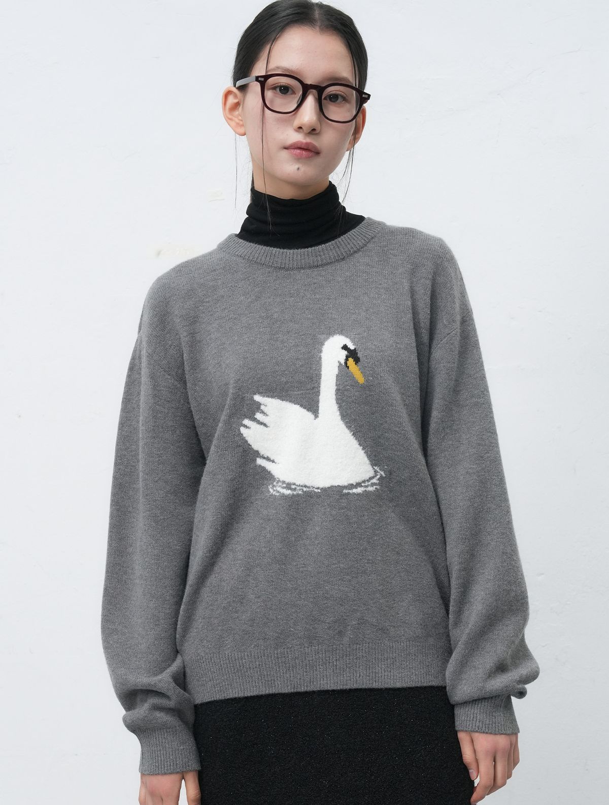 제너럴아이디어(GENERALIDEA) UNISEX 스완 자카드 니트 풀오버 [CHARCOAL] / SBE4U05015