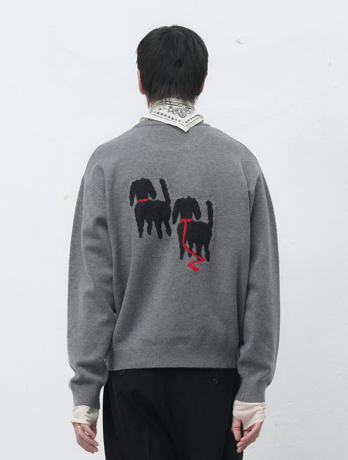 제너럴아이디어(GENERALIDEA) UNISEX 트윈도그 자카드 니트 풀오버 [CHARCOAL] / SBE4U05016