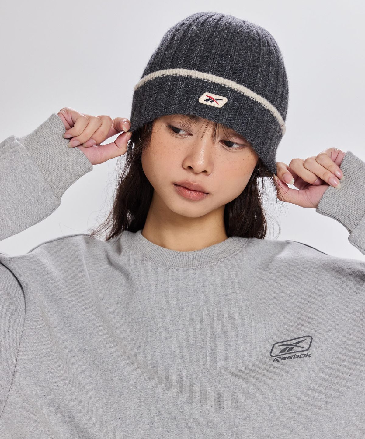 리복(REEBOK) 벡터와펜 비니 - 차콜