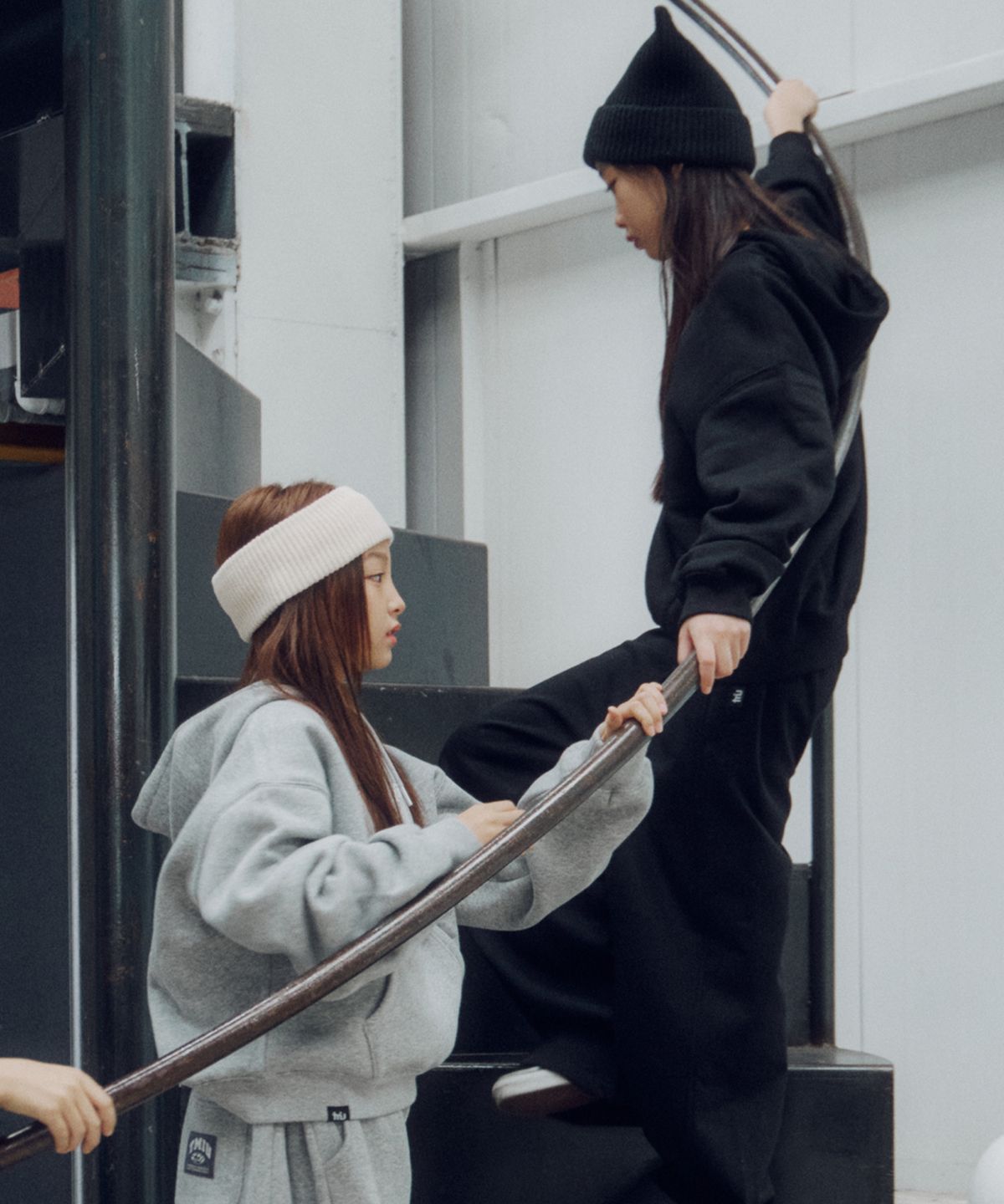 티미유(TMIU) 크롭 후드 맨투맨