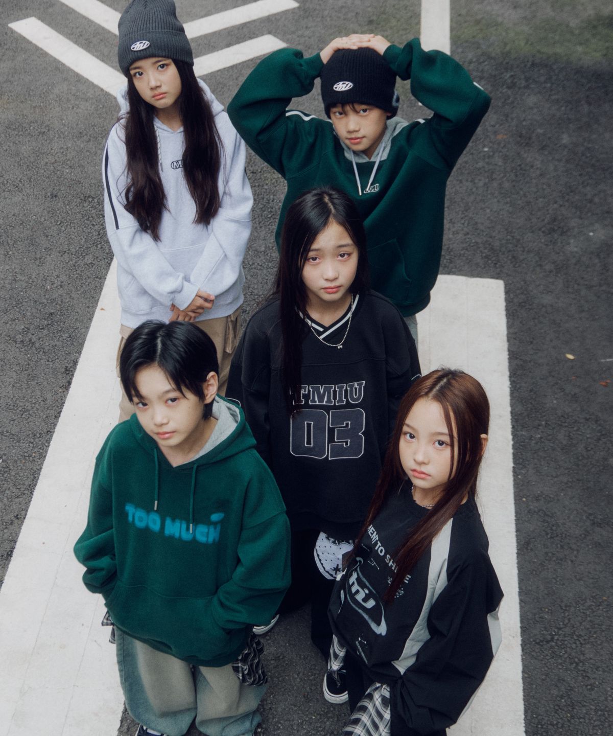 티미유(TMIU) 오버핏 브이넥 맨투맨