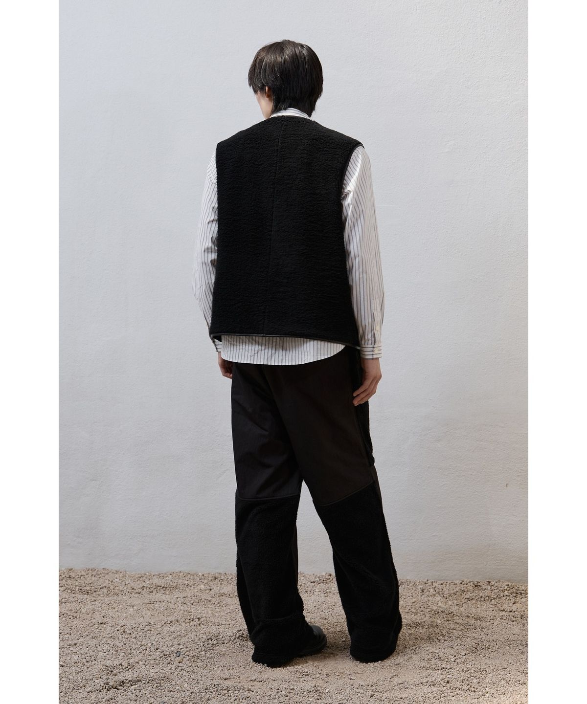 유스(YOUTH) Leather Trim Wool Pile Vest - Black