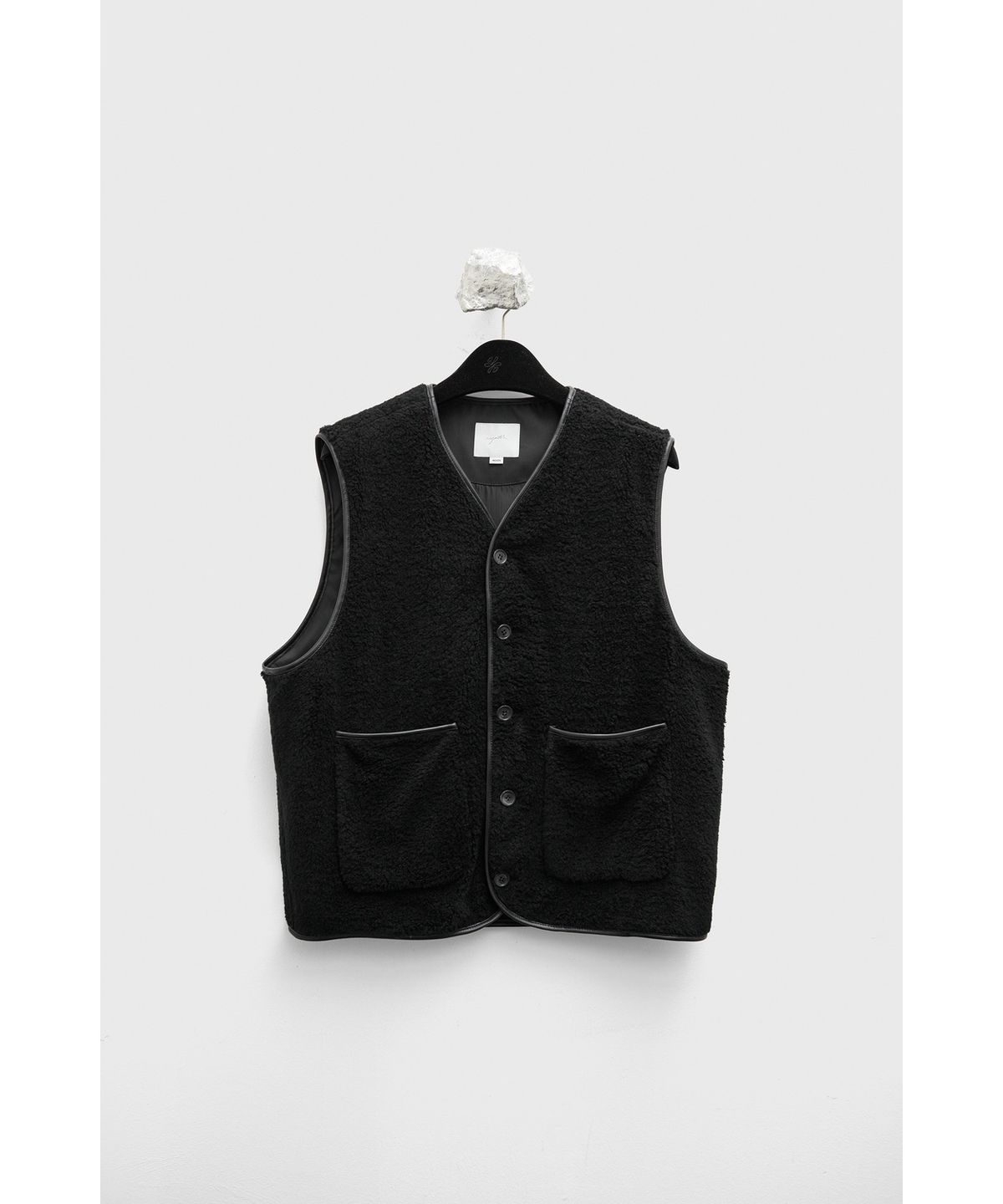 유스(YOUTH) Leather Trim Wool Pile Vest - Black