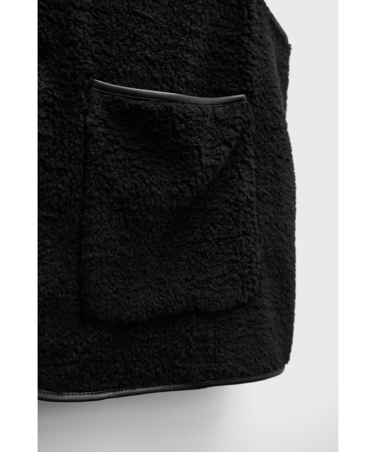 유스(YOUTH) Leather Trim Wool Pile Vest - Black