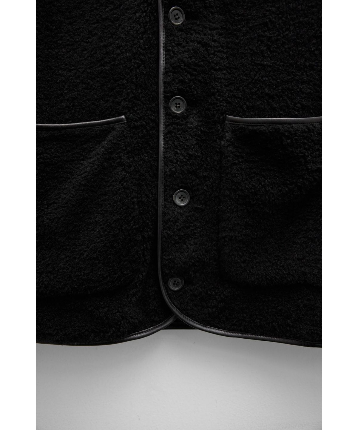 유스(YOUTH) Leather Trim Wool Pile Vest - Black