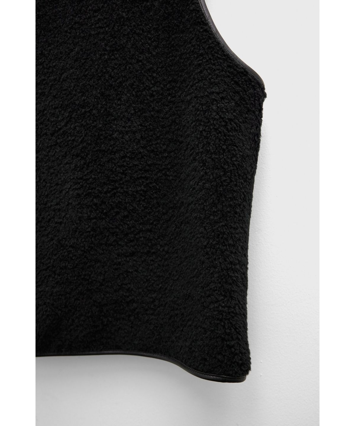 유스(YOUTH) Leather Trim Wool Pile Vest - Black