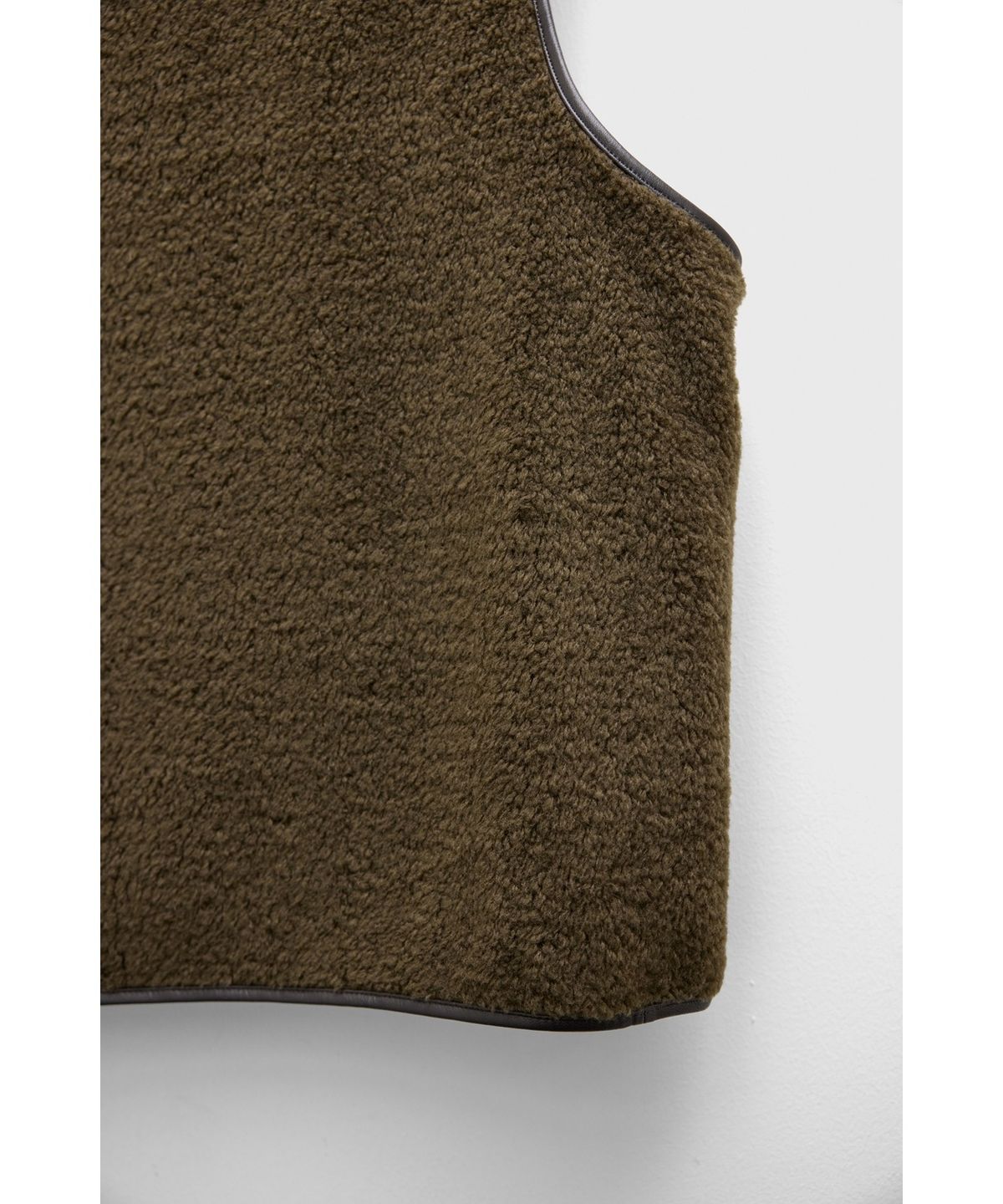 유스(YOUTH) Leather Trim Wool Pile Vest - Brown