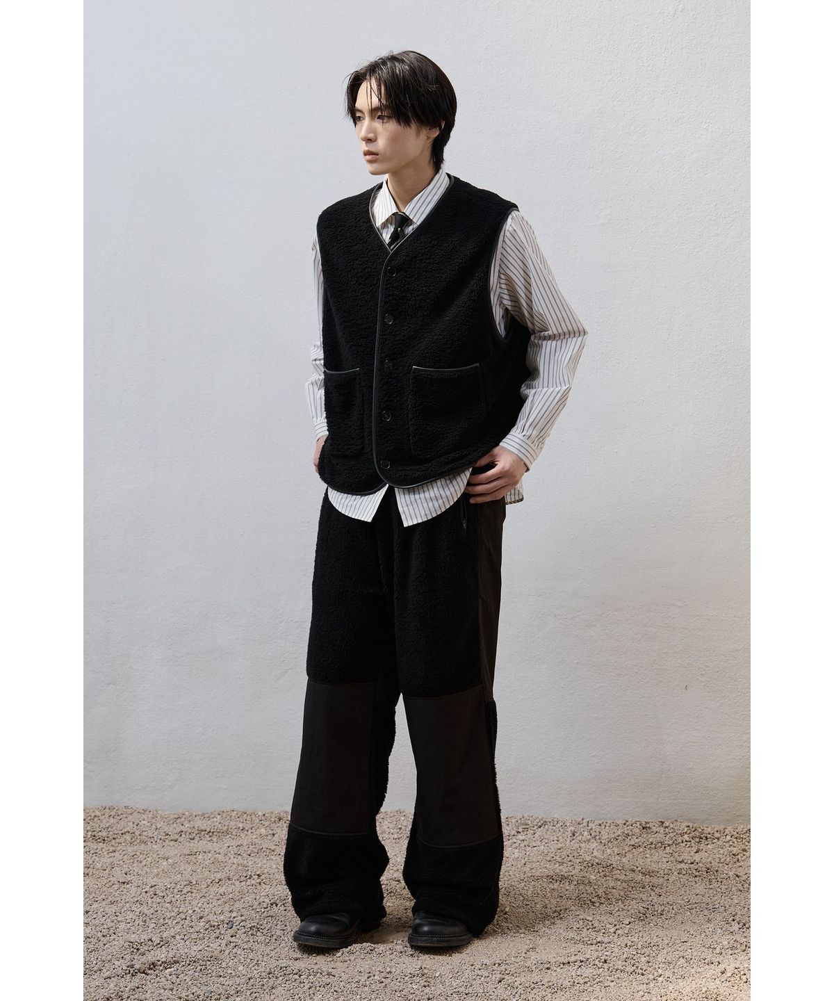 유스(YOUTH) Leather Trim Wool Pile Vest - Brown