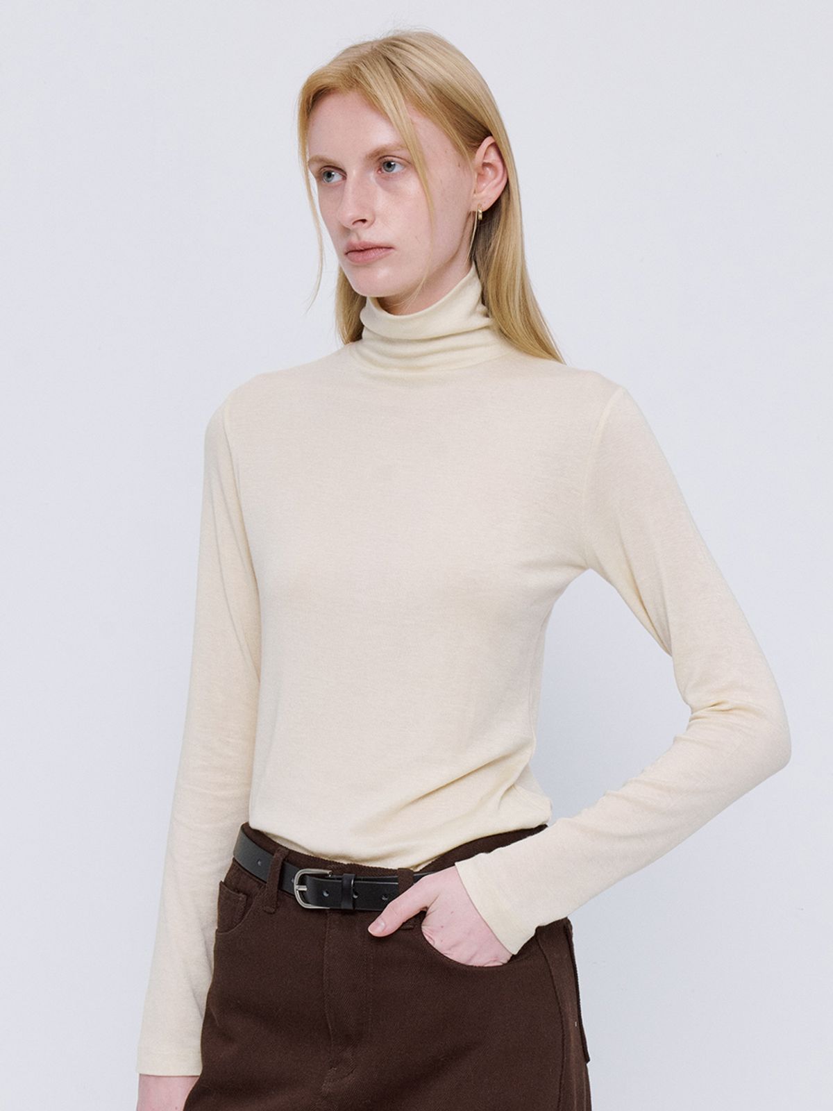 르세지엠(LESEIZEME) Soft Wool Tencel Turtleneck T-Shirt - Cream