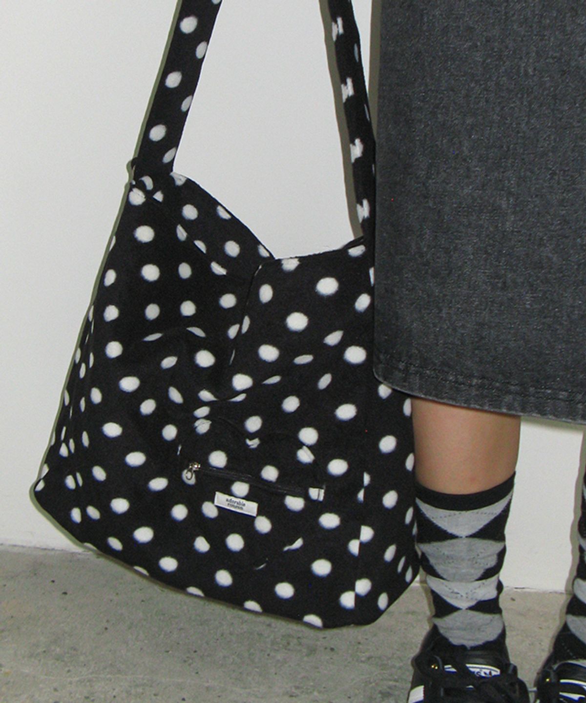 론론(RONRON) DOT FLEECE TOTE BAG BLACK