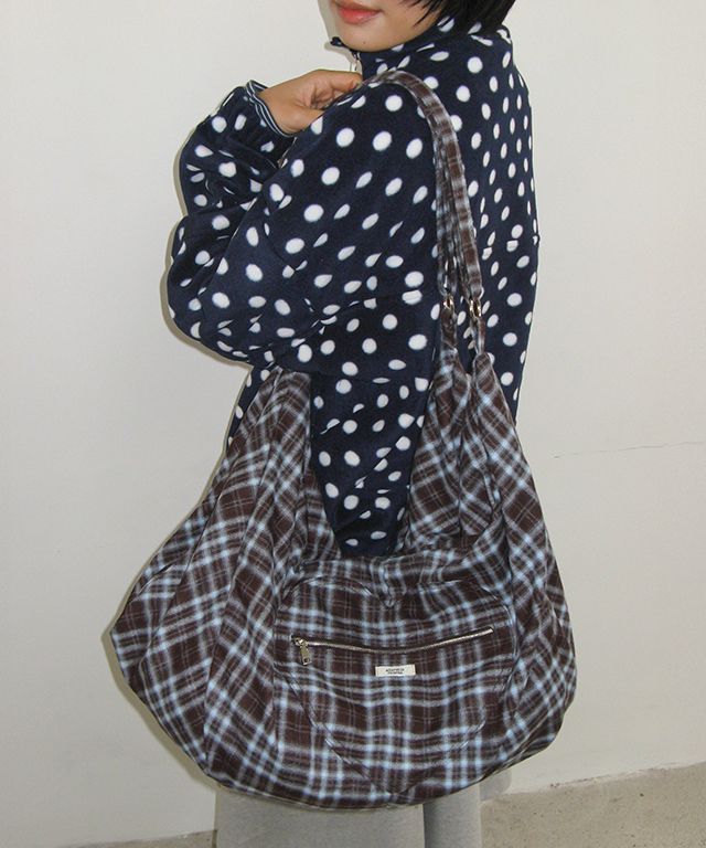 론론(RONRON) HEART ZIP POCKET 2WAY DUFFLE BAG BLUE - 사이즈 & 후기