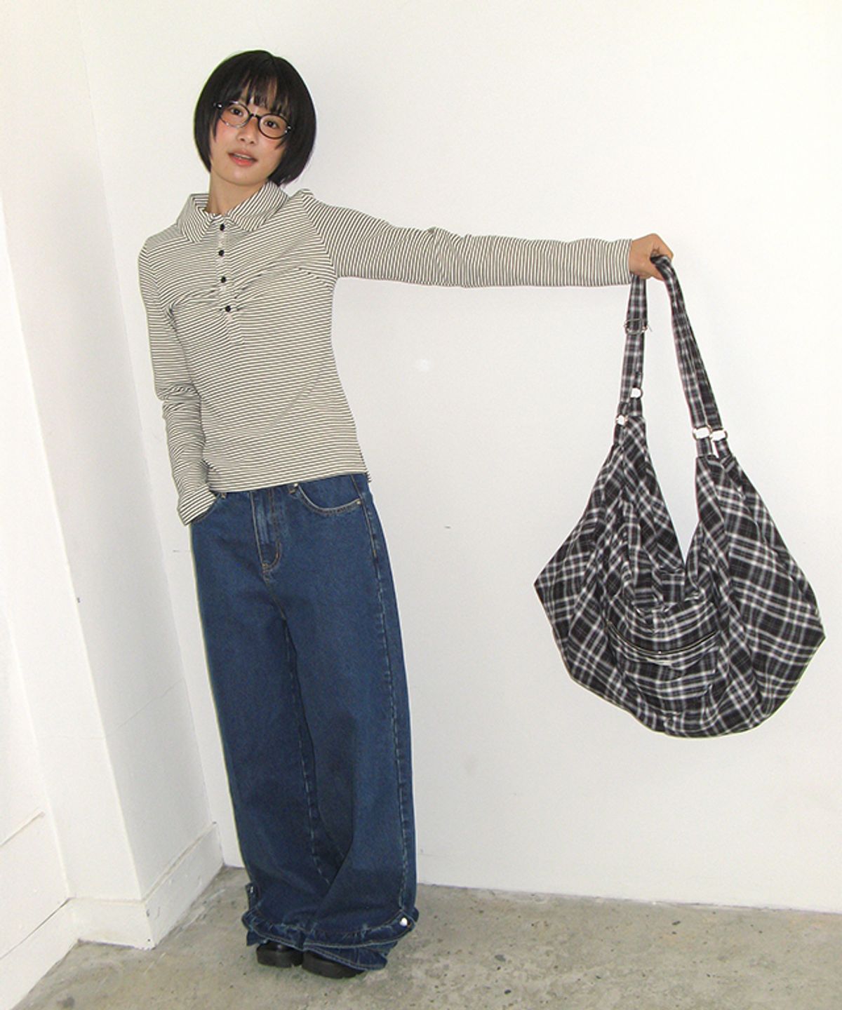 론론(RONRON) HEART ZIP POCKET 2WAY DUFFLE BAG BLACK
