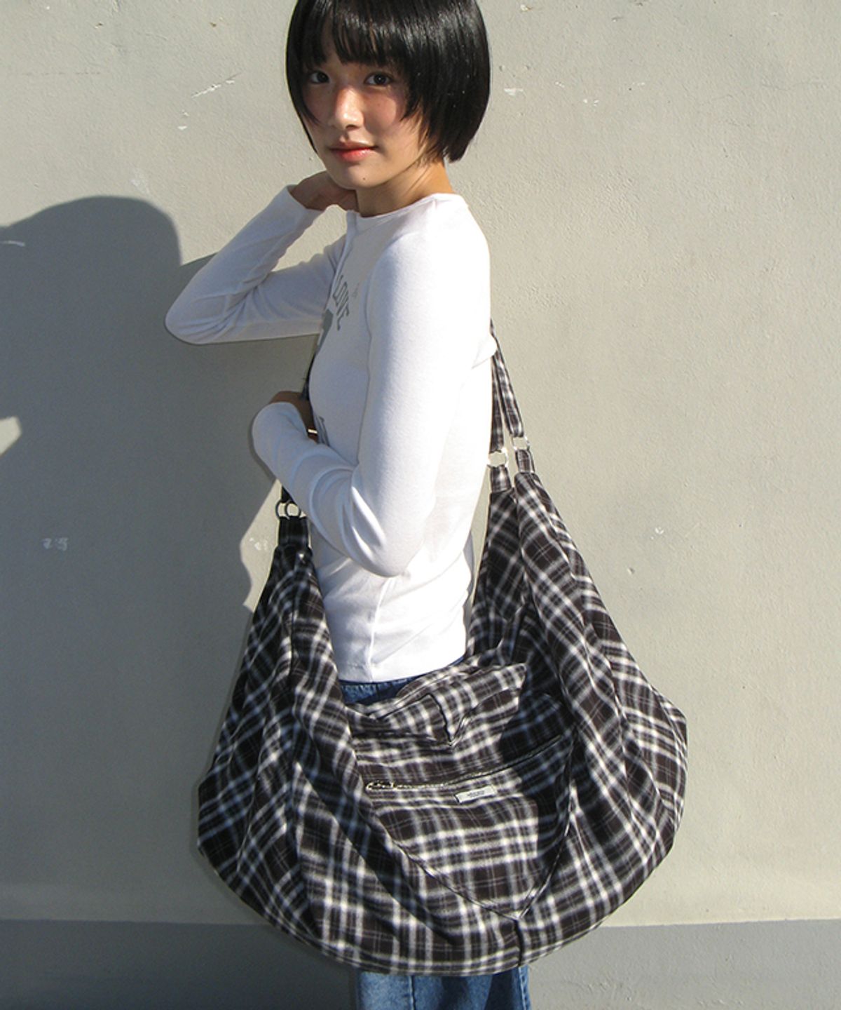 론론(RONRON) HEART ZIP POCKET 2WAY DUFFLE BAG BLACK