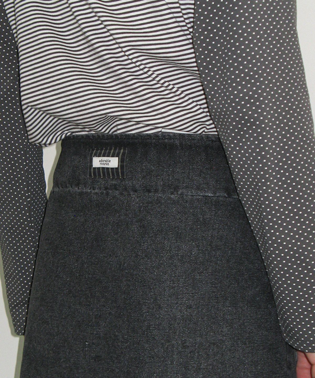 론론(RONRON) WRAP RIBBON POCKET DENIM MIDI SKIRT BLACK