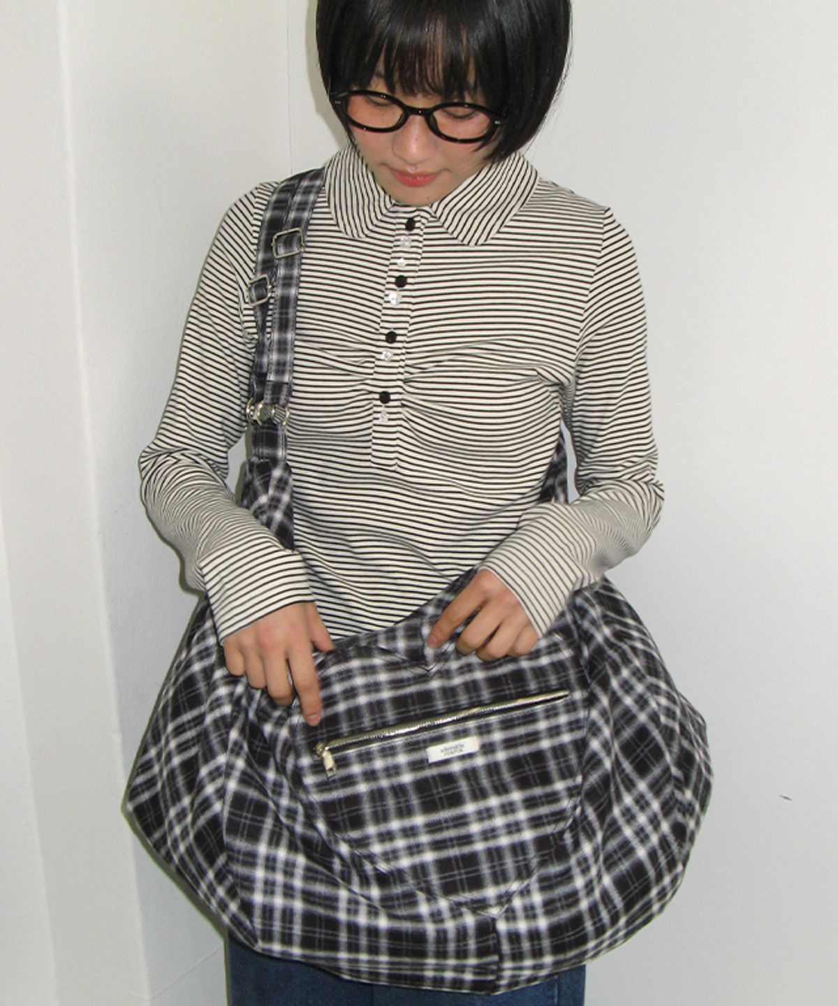 론론(RONRON) SHIRRING STRIPE BUTTON LONG SLEEVE IVORY BLACK