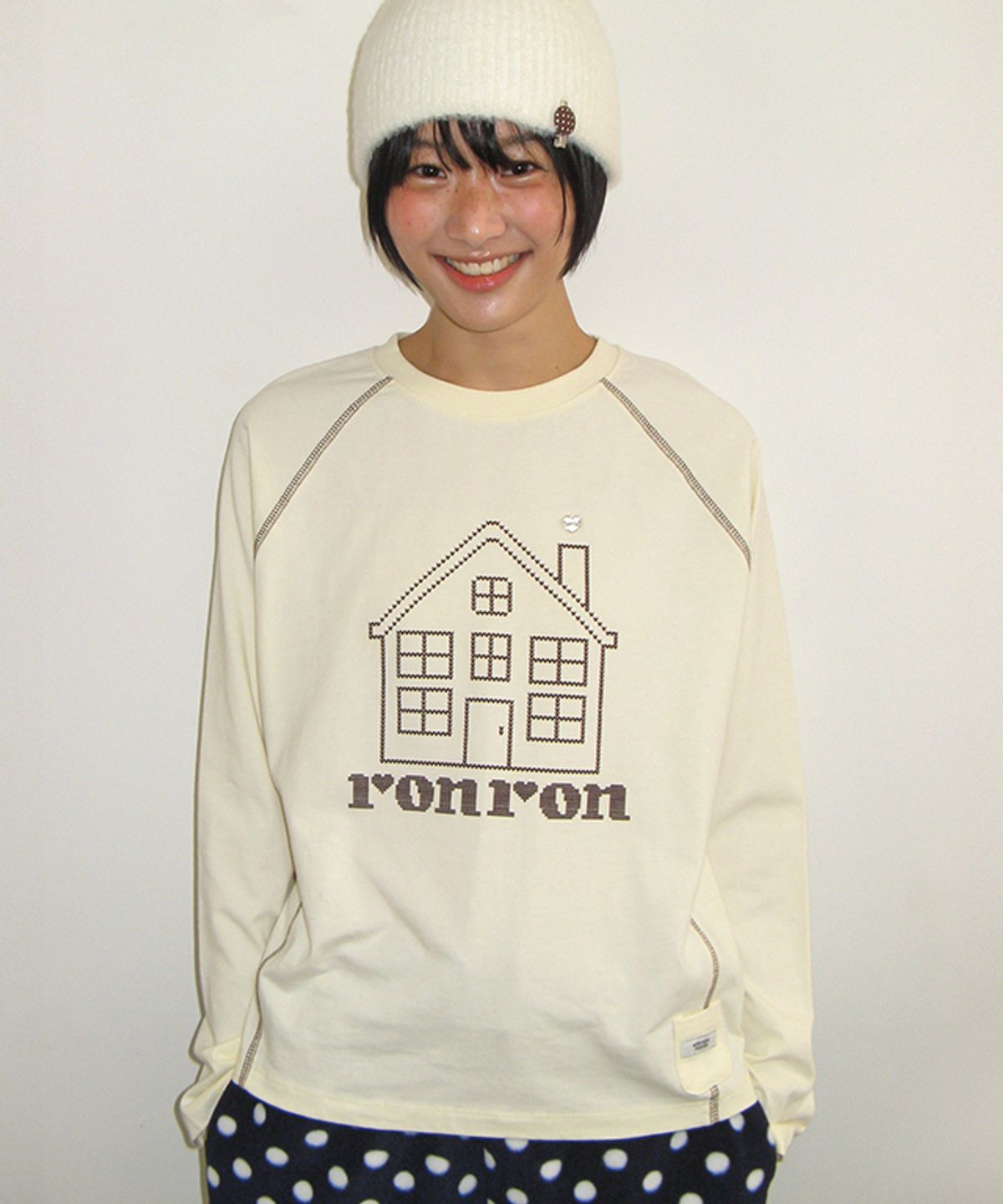 론론(RONRON) RR HOUSE STITCH RAGLAN LONG SLEEVE BUTTER