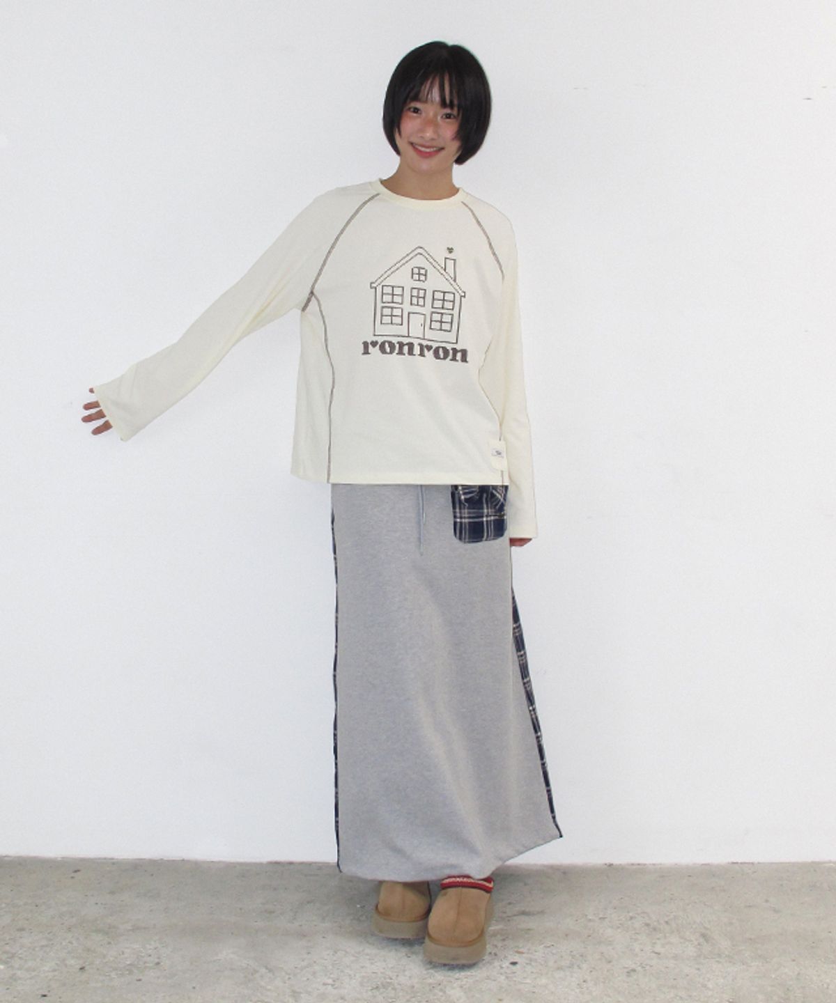 론론(RONRON) RR HOUSE STITCH RAGLAN LONG SLEEVE BUTTER