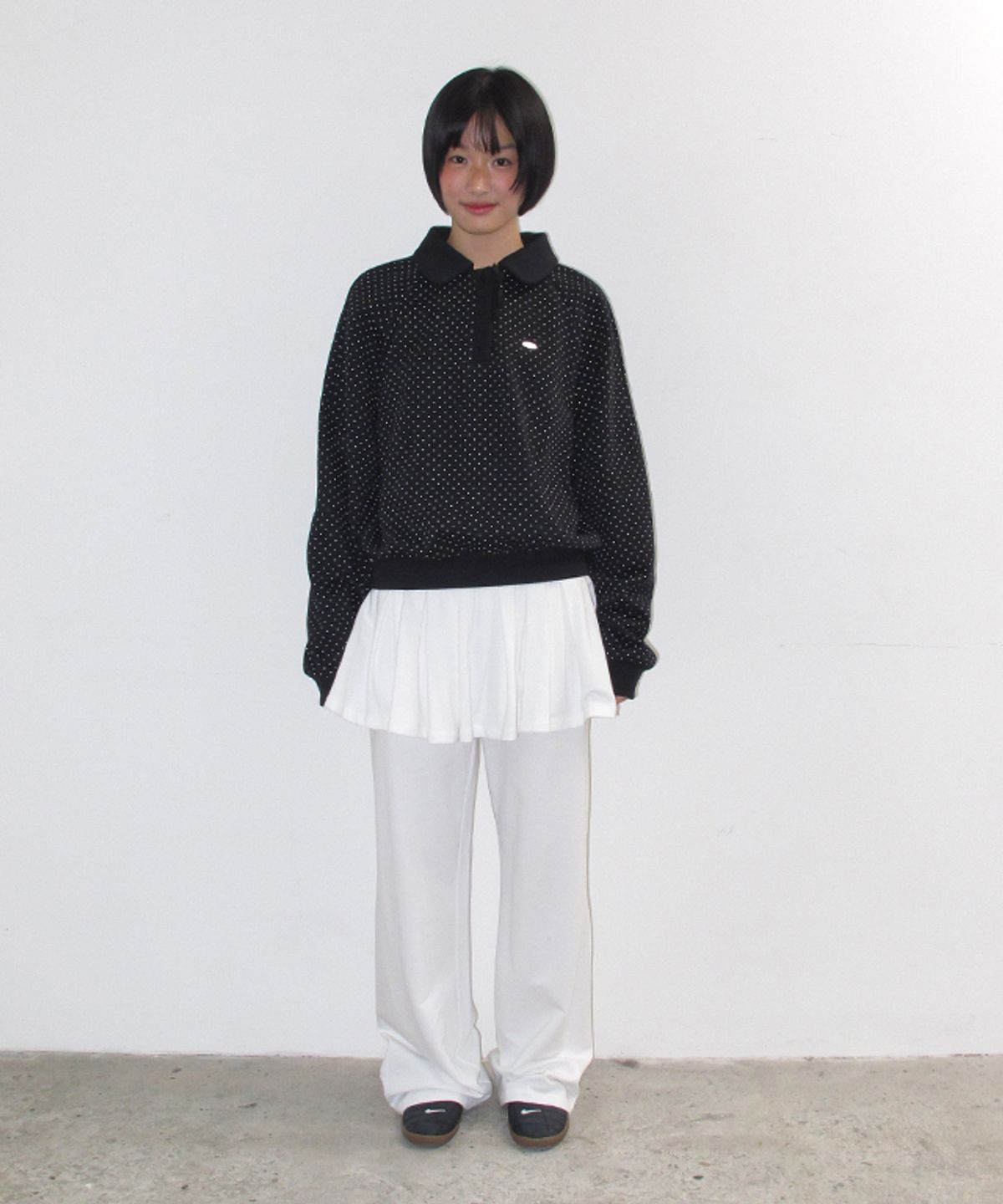 론론(RONRON) DOT FRILL HENRYNECK SWEATSHIRT BLACK