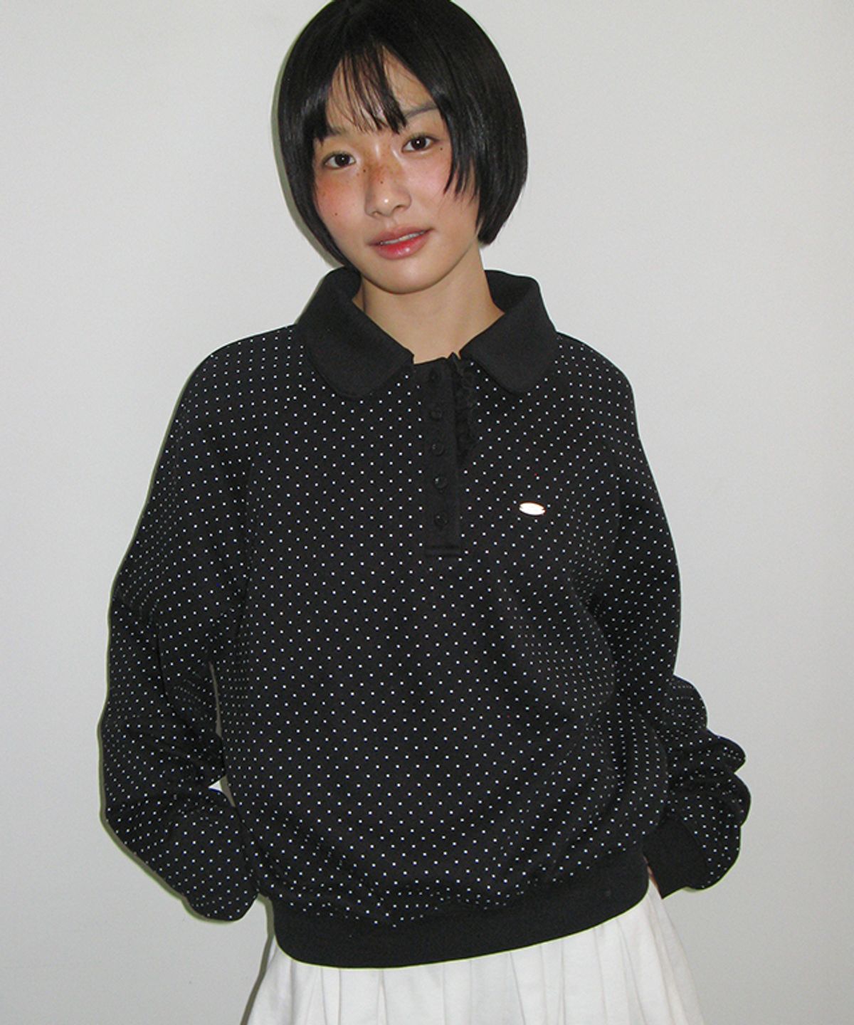 론론(RONRON) DOT FRILL HENRYNECK SWEATSHIRT BLACK