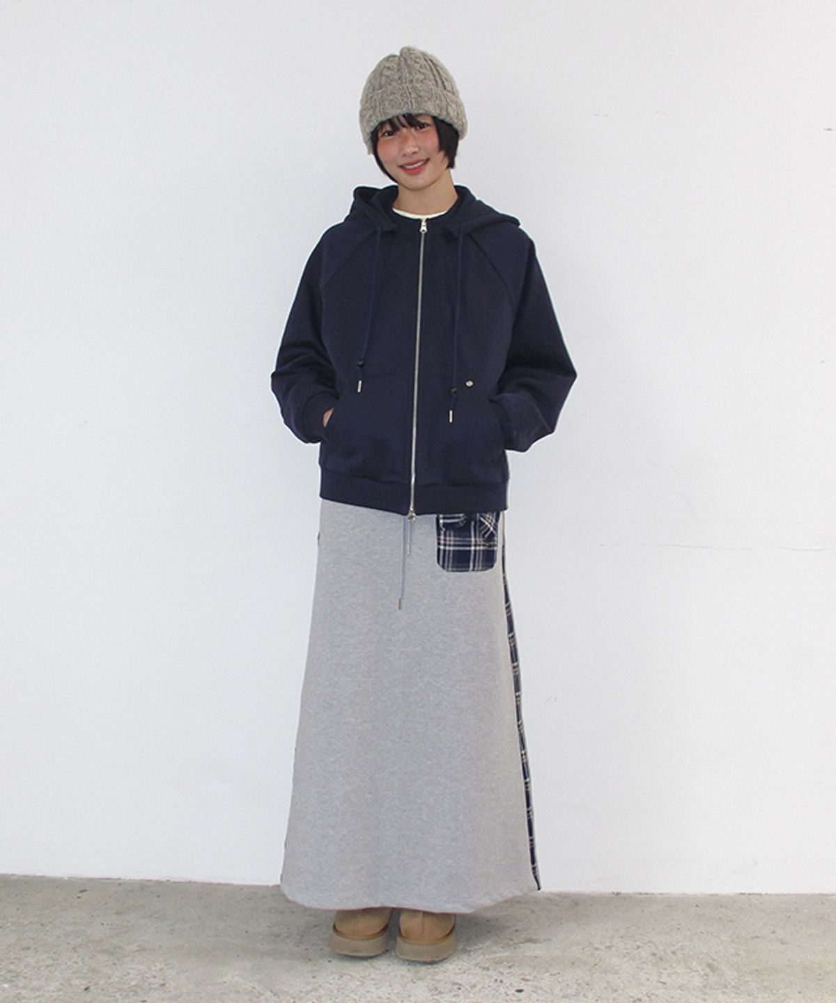론론(RONRON) WOOD BEADS HOODIE ZIP UP NAVY
