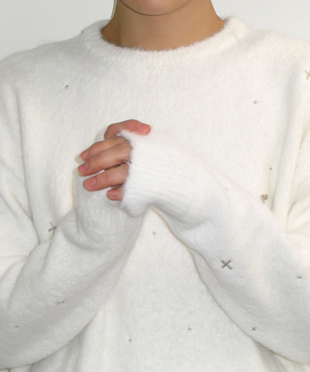 론론(RONRON) HAIRY PEARL EMBROIDERY KNIT WHITE