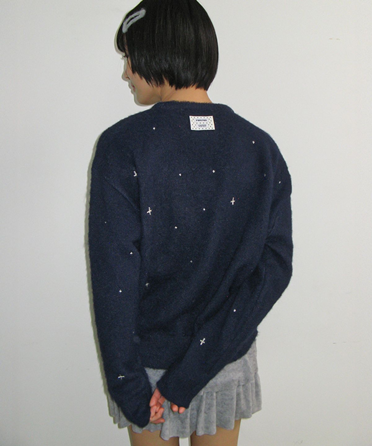 론론(RONRON) HAIRY PEARL EMBROIDERY KNIT NAVY