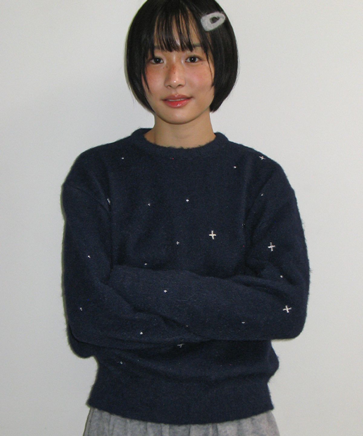 론론(RONRON) HAIRY PEARL EMBROIDERY KNIT NAVY
