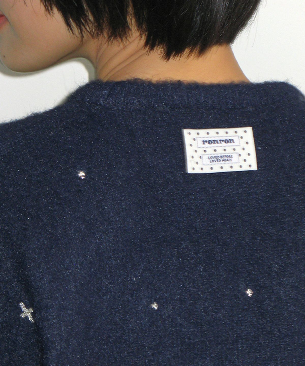 론론(RONRON) HAIRY PEARL EMBROIDERY KNIT NAVY