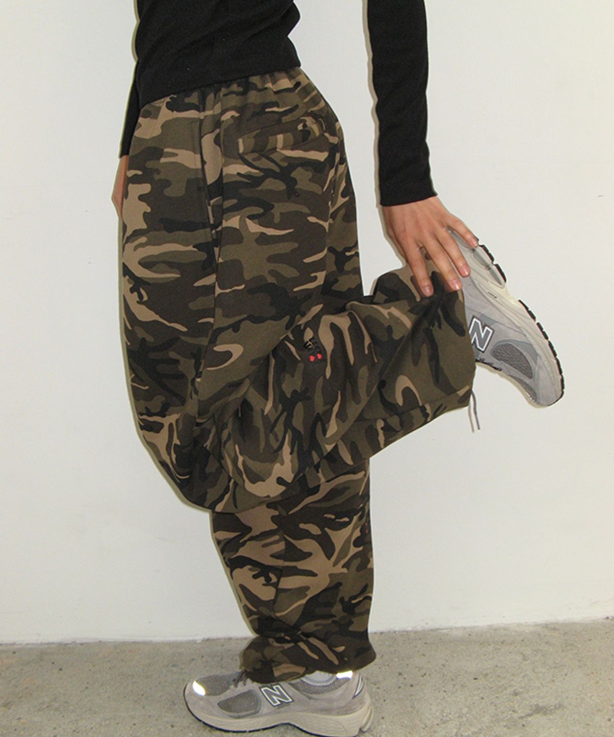 론론(RONRON) MINI LOGO BALLOON PANTS CAMOUFLAGE