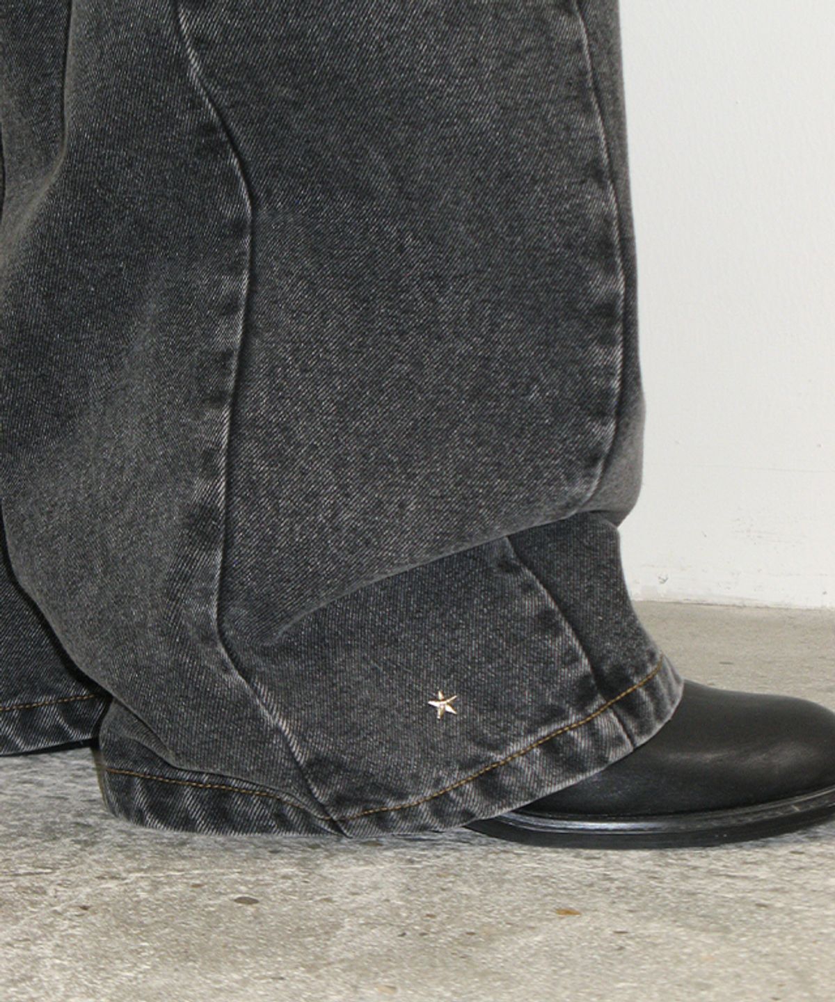론론(RONRON) STUD BALLOON DENIM PANTS BLACK