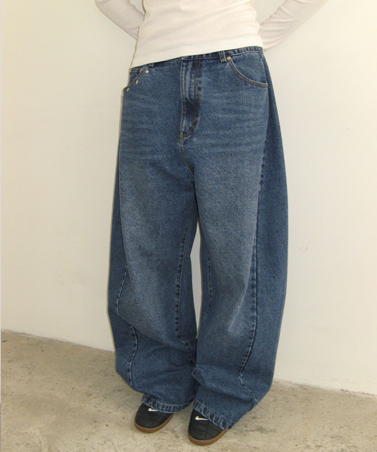 론론(RONRON) STUD BALLOON DENIM PANTS MEDIUM BLUE
