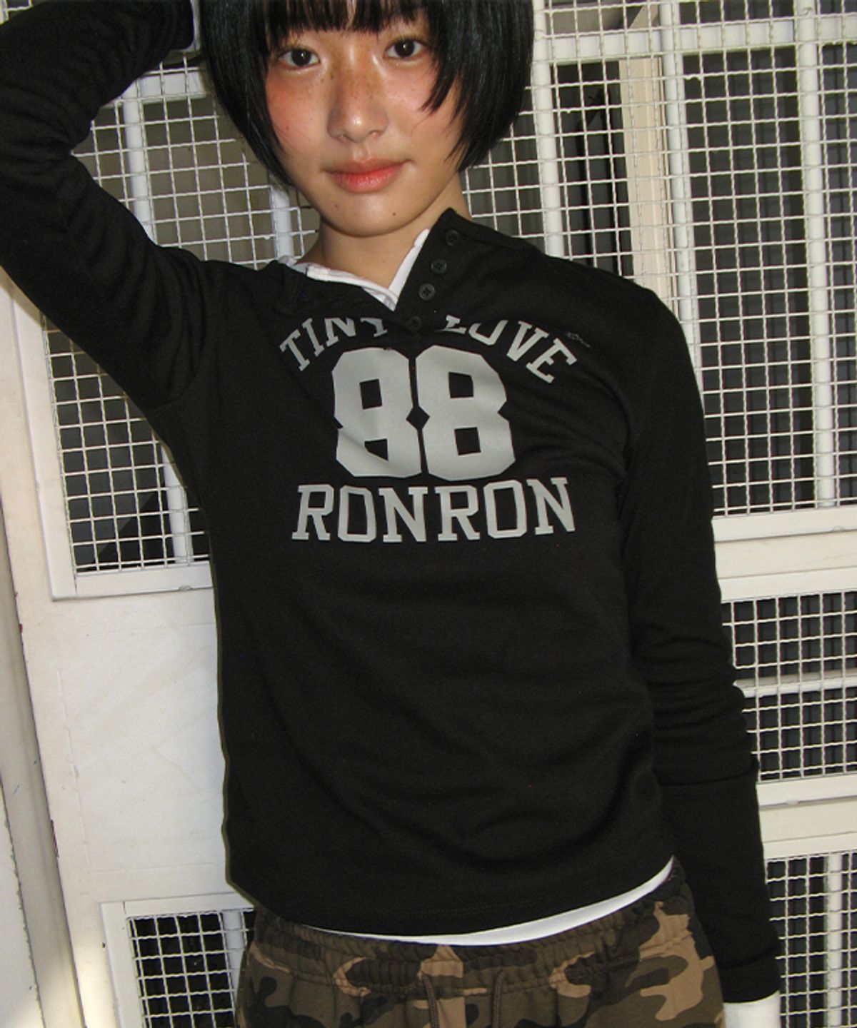 론론(RONRON) 88 STAR HENRYNECK LONG SLEEVE BLACK