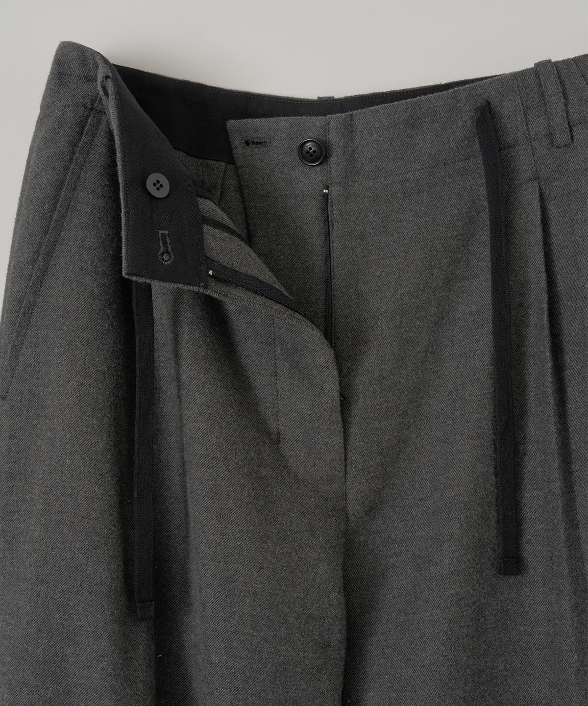 어나더오피스 우먼(ANOTHER OFFICE WOMEN) w. Yark wool Tie-up Easy Pants (Heather Charcoal)