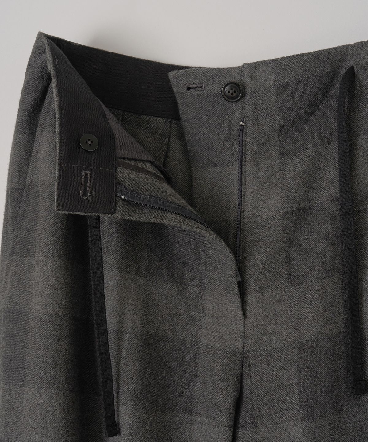 어나더오피스 우먼(ANOTHER OFFICE WOMEN) w. Yark wool Tie-up Easy Pants (Charcoal Check)