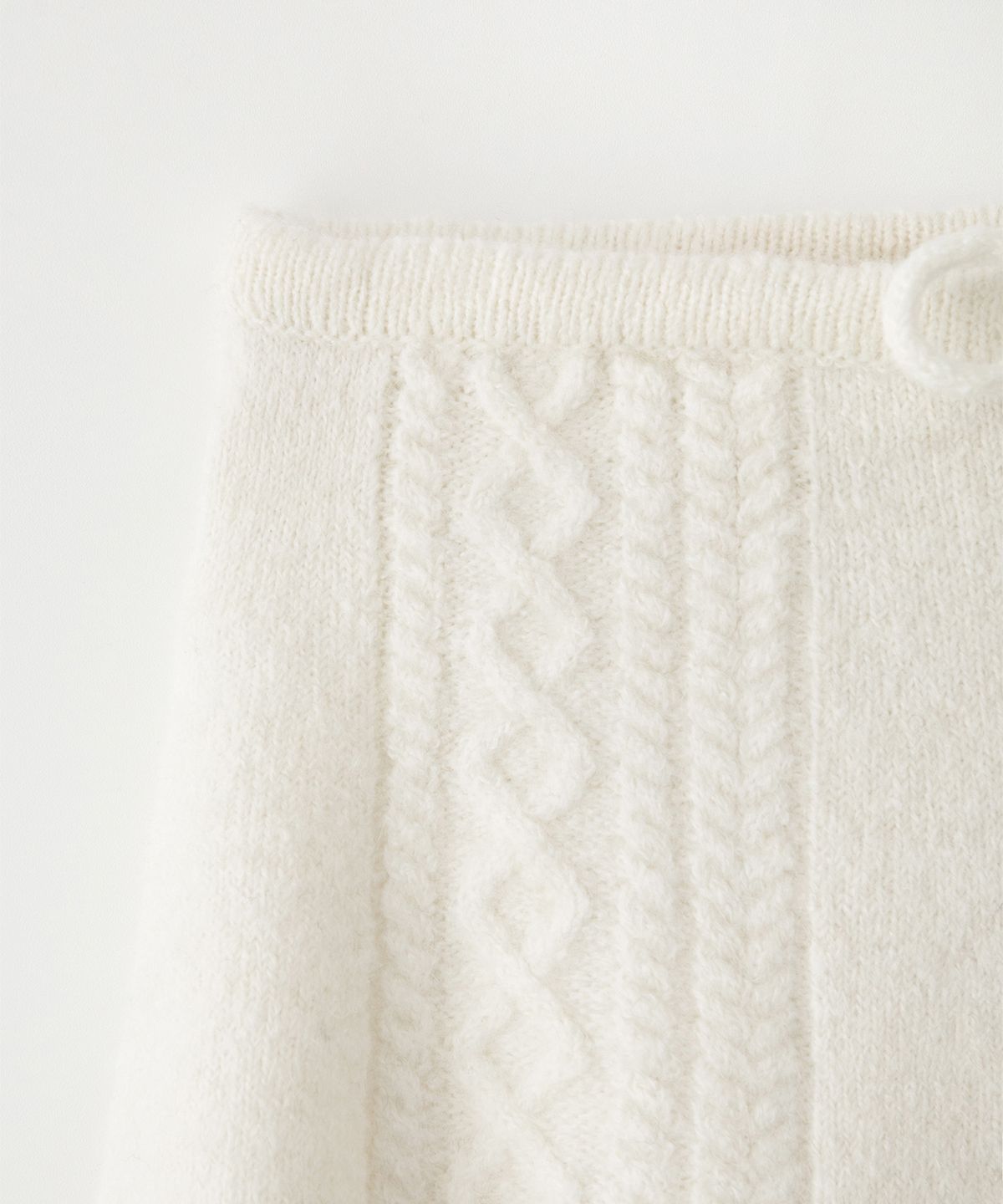 썸웨어버터(SOMEWHEREBUTTER) Alpaca Cable Mini Skirt - Ivory