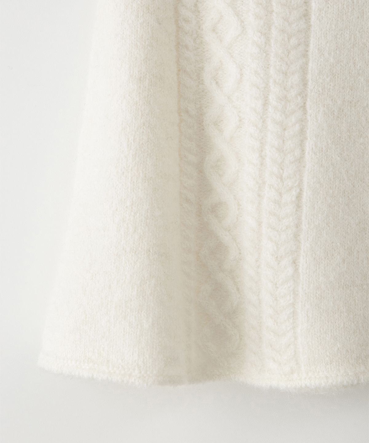 썸웨어버터(SOMEWHEREBUTTER) Alpaca Cable Mini Skirt - Ivory