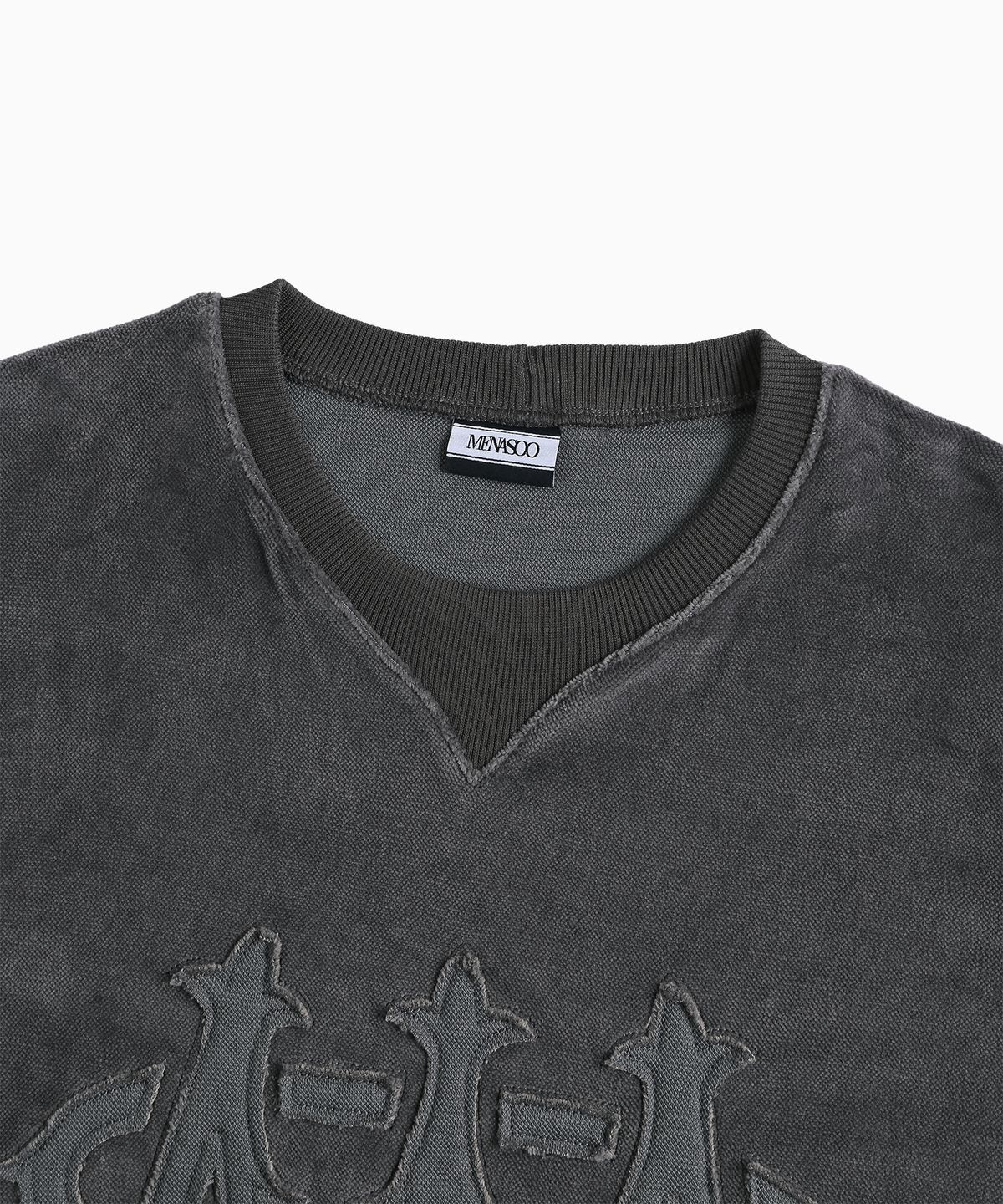 미나수(MENASOO) Applique Velour Sweatshirt_Charcoal
