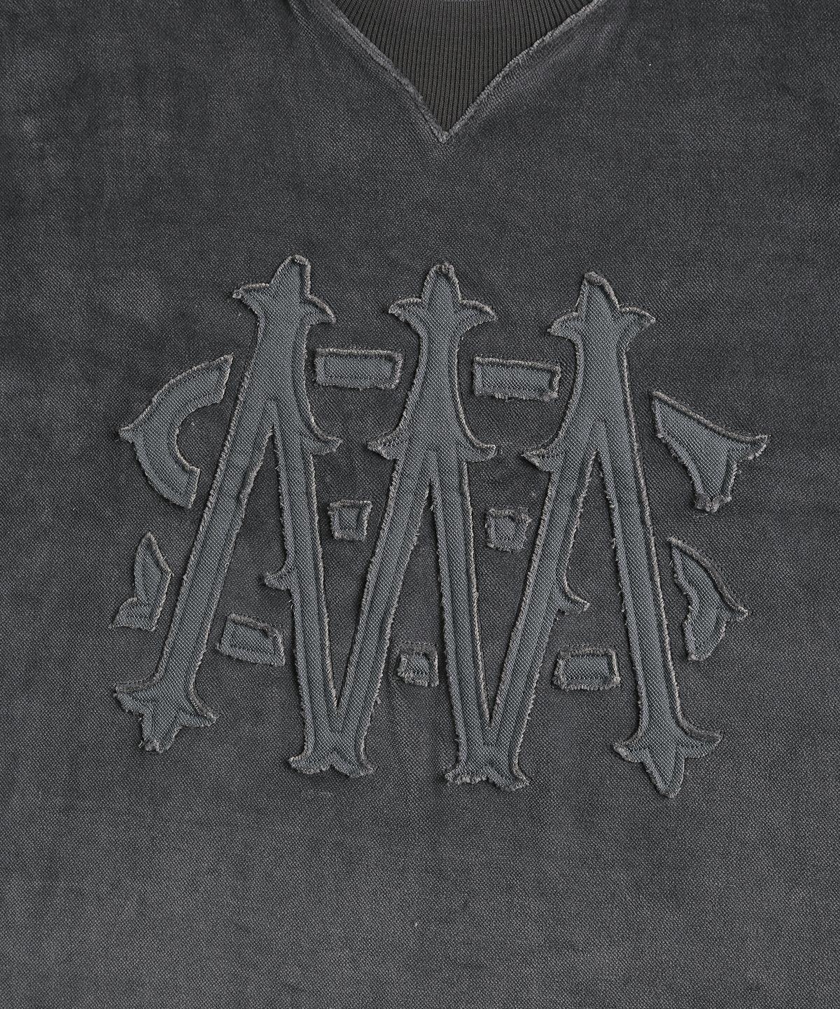 미나수(MENASOO) Applique Velour Sweatshirt_Charcoal