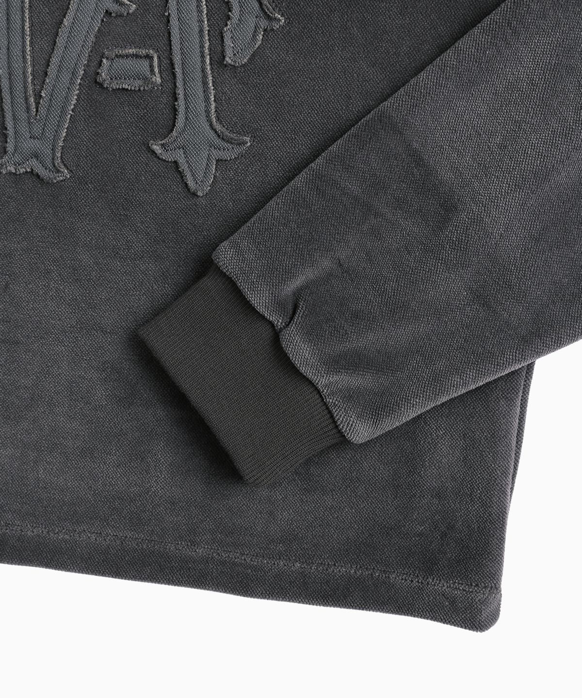 미나수(MENASOO) Applique Velour Sweatshirt_Charcoal