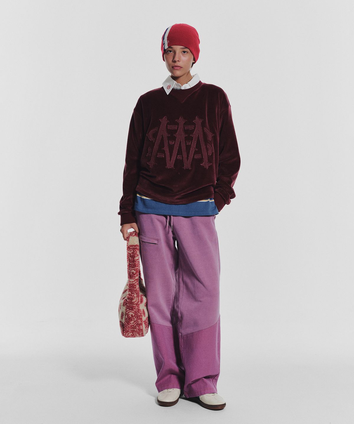 미나수(MENASOO) Applique Velour Sweatshirt_Burgundy