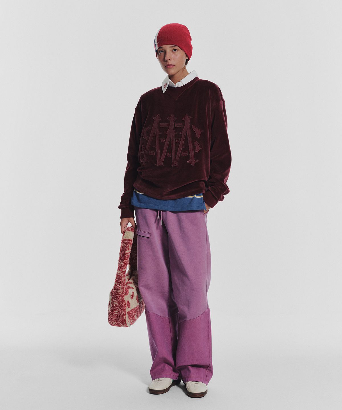 미나수(MENASOO) Applique Velour Sweatshirt_Burgundy