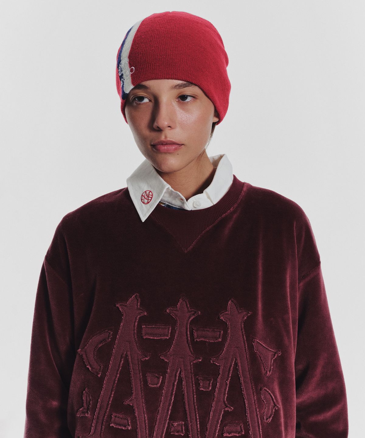 미나수(MENASOO) Applique Velour Sweatshirt_Burgundy