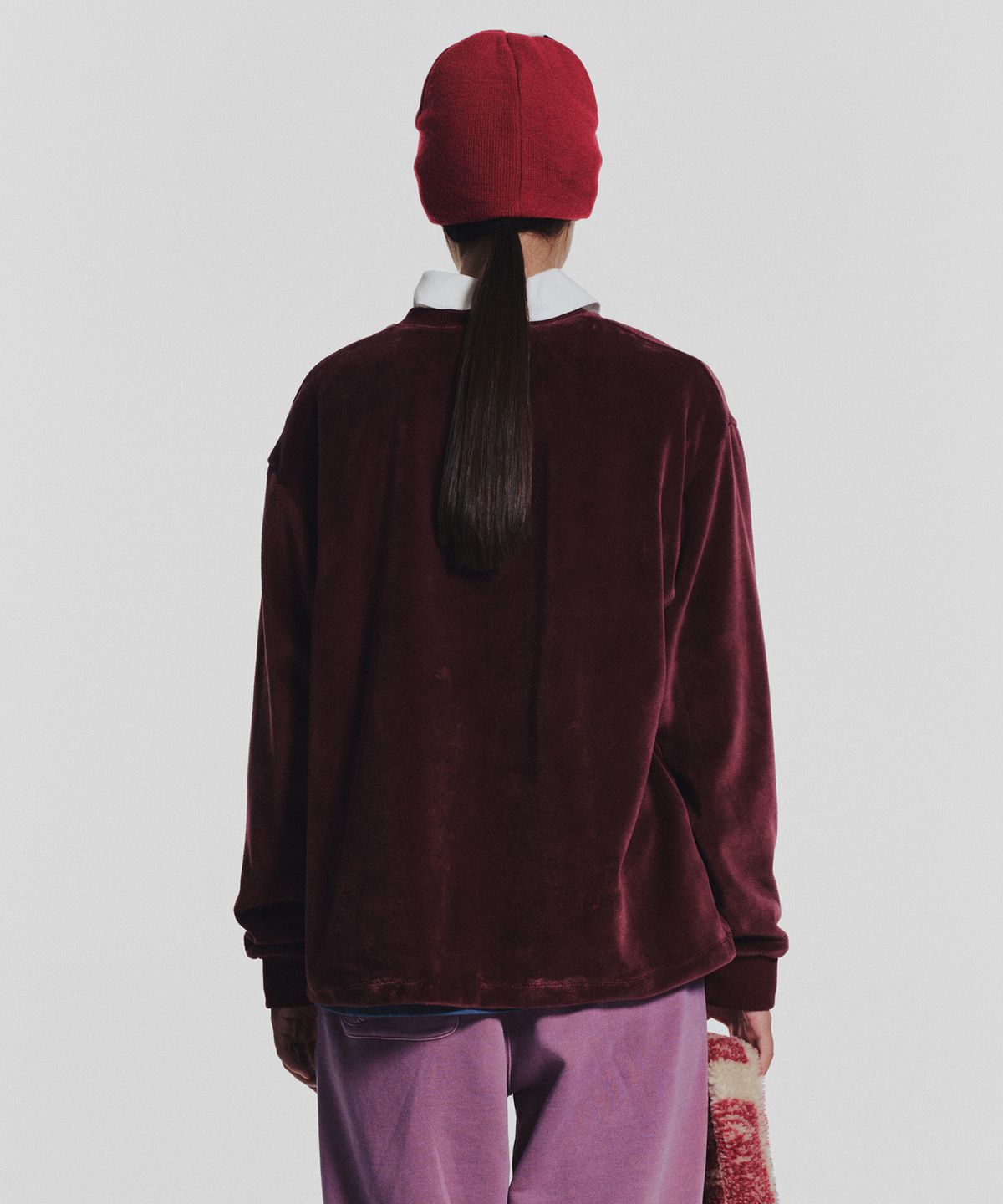 미나수(MENASOO) Applique Velour Sweatshirt_Burgundy