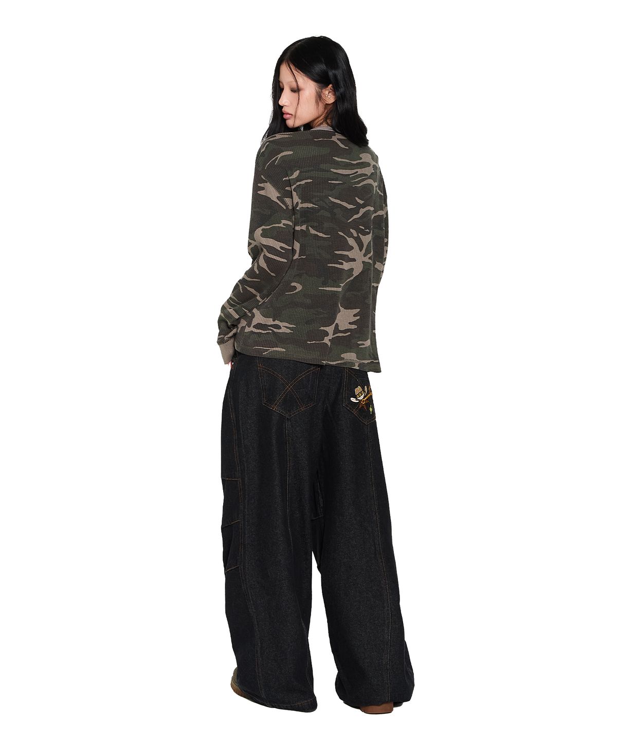 아캄(AAKAM) Knee Pin-Tuck Western Denim Pants (Black)