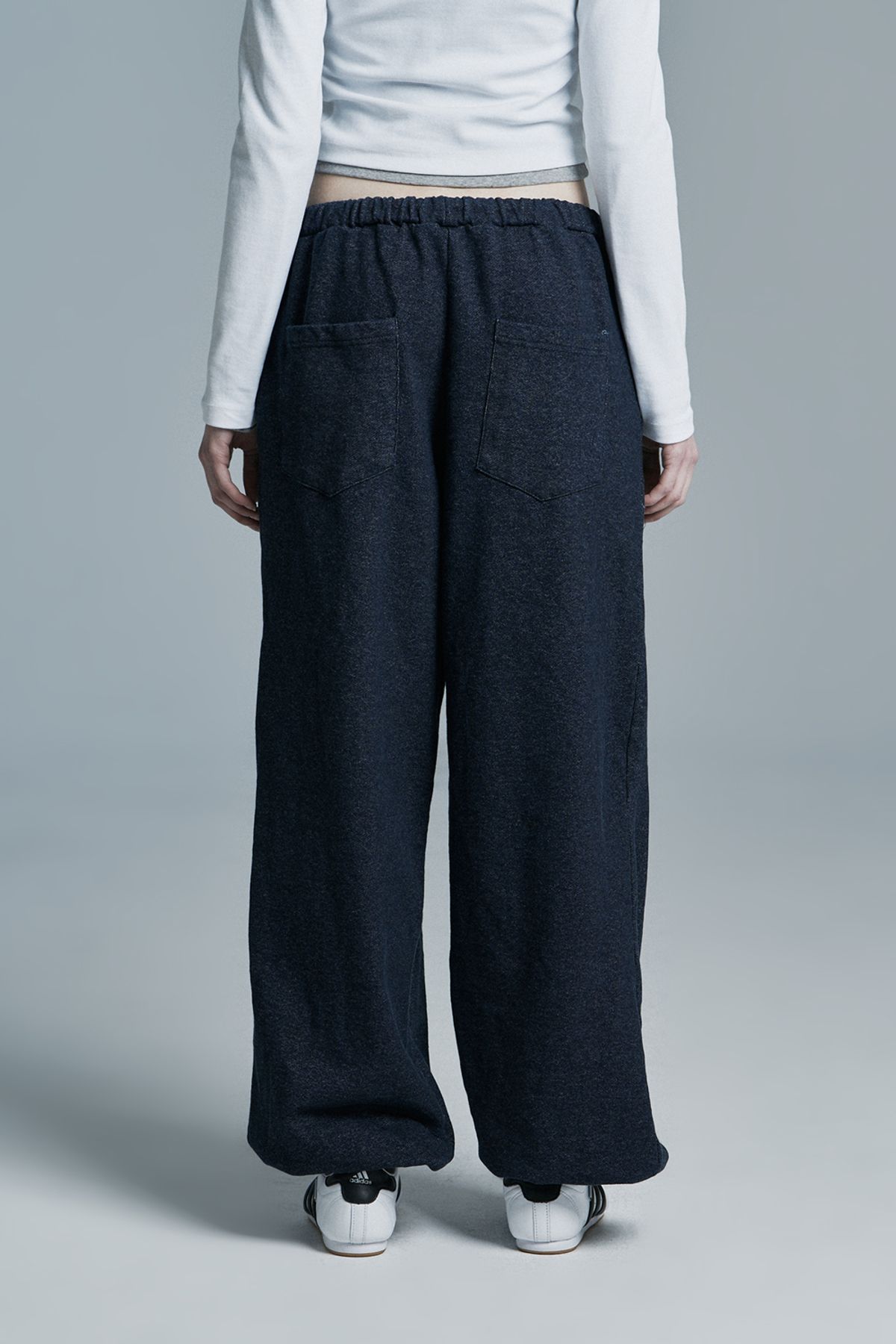 시너진(SYNERJYN) INDIGO DENIM SWEATPANTS BLUE