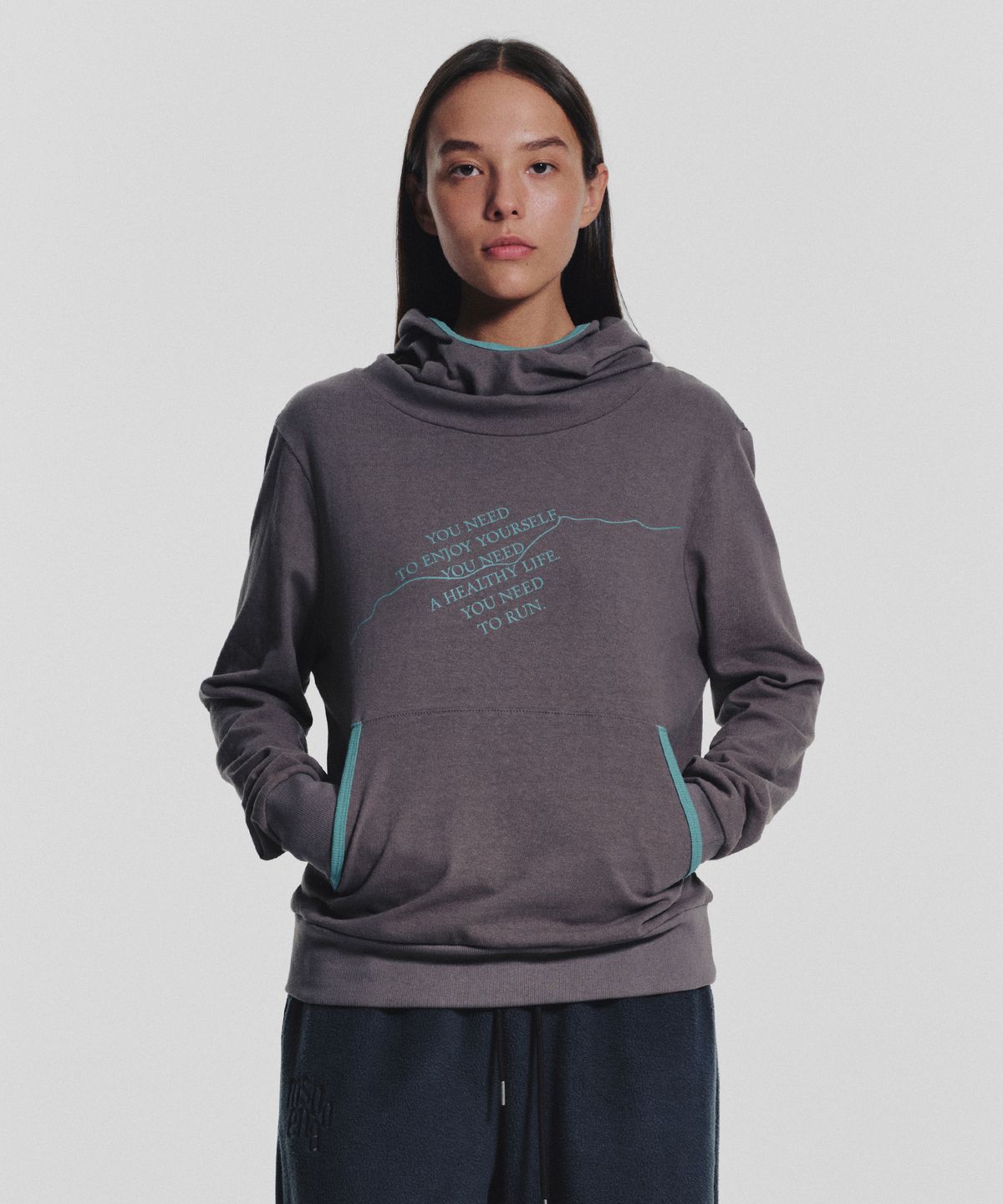 미나수(MENASOO) MNS Track Binding High Neck Hoodie_Gray