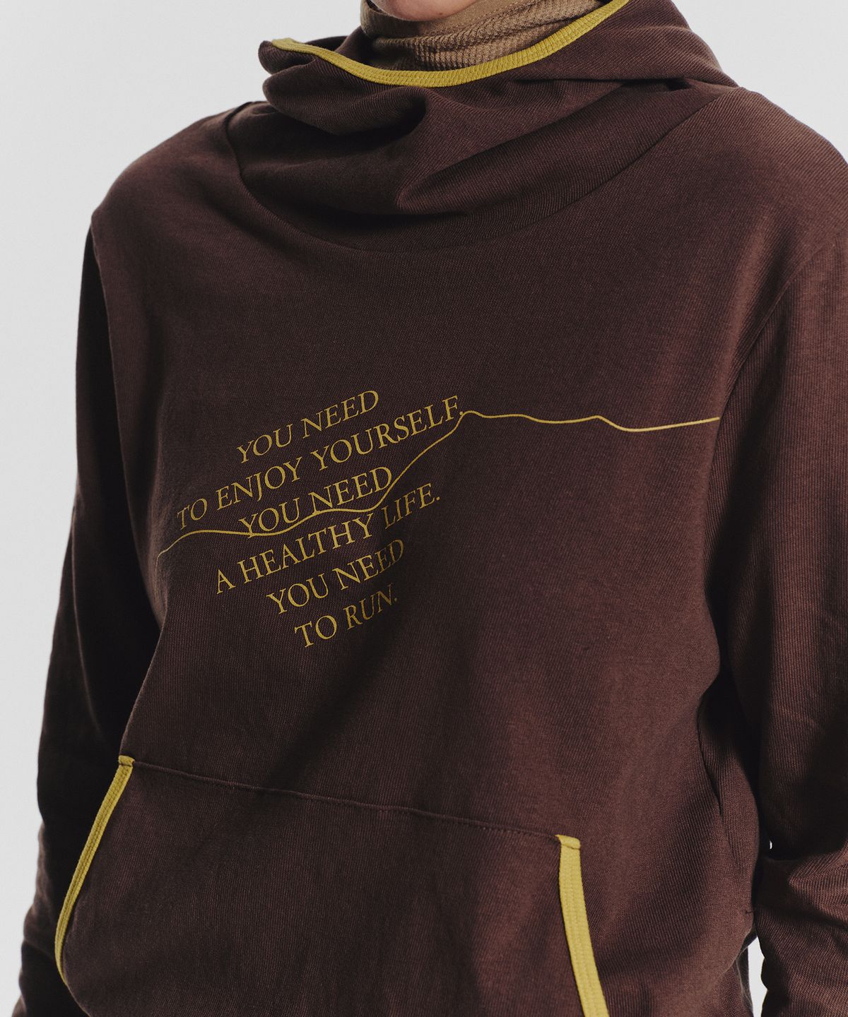 미나수(MENASOO) MNS Track Binding High Neck Hoodie_Brown